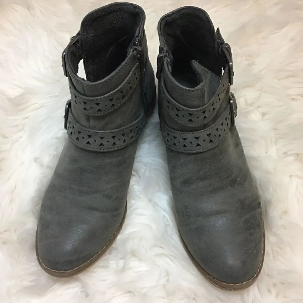 Rocket Dog | Gray Buckle Booties | 7.5 - Picture 3 of 6